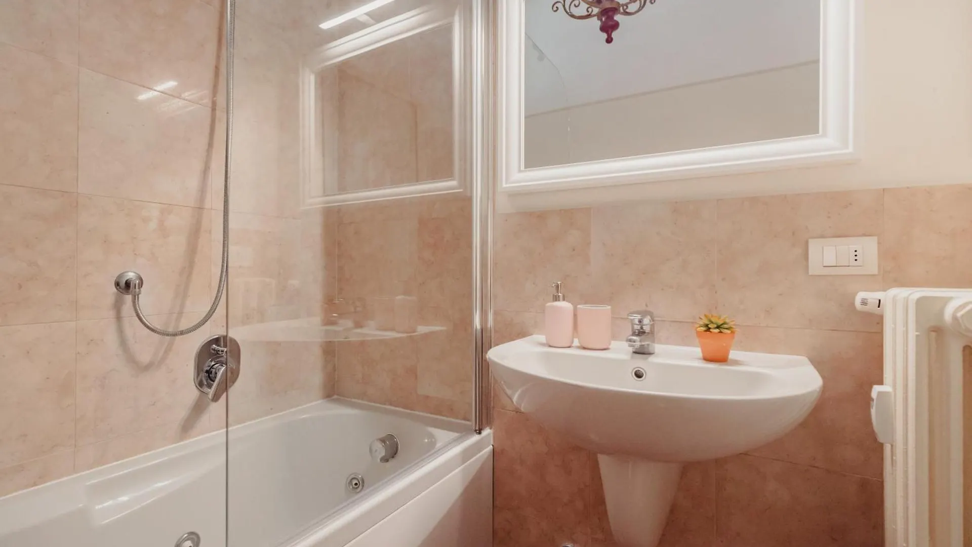 Gohost - Quiet, Bright & Stylish Flat In The Heart Of Milan Apartment 0*,