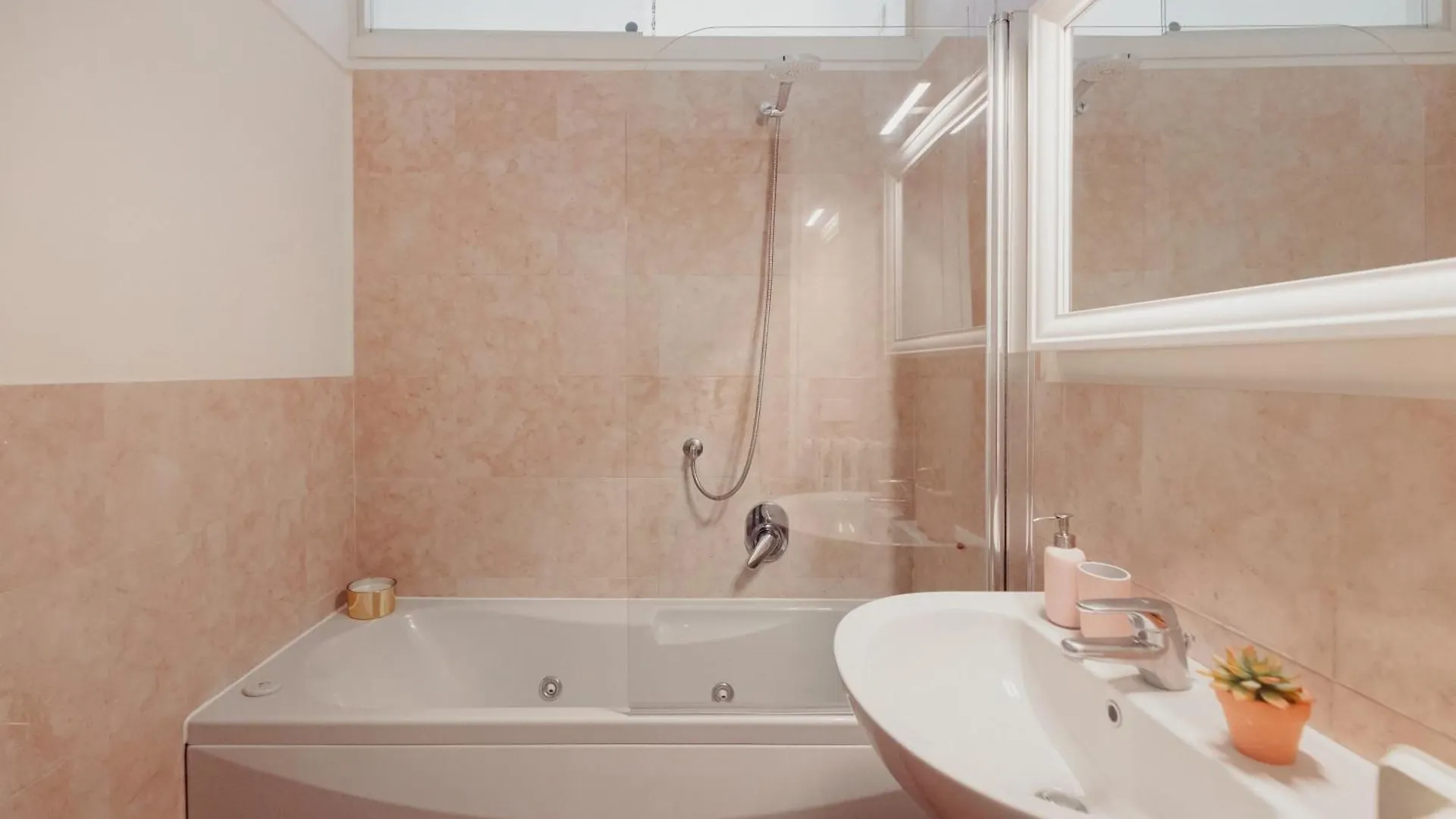 Appartamento Gohost - Quiet, Bright & Stylish Flat In The Heart Of Milano