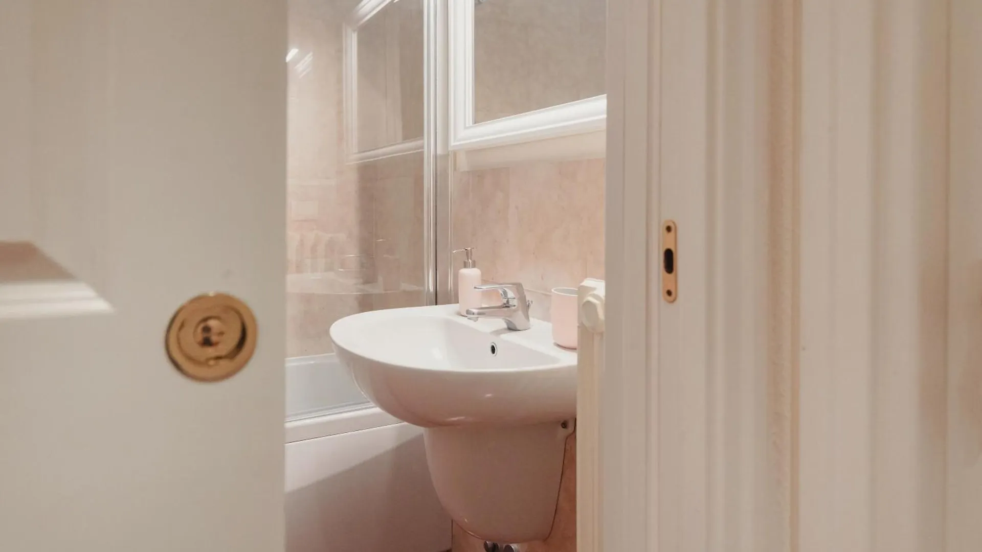 Appartamento Gohost - Quiet, Bright & Stylish Flat In The Heart Of Milano